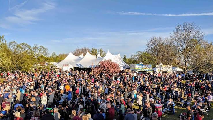 Rochester Lilac Festival crowd in Highland Park